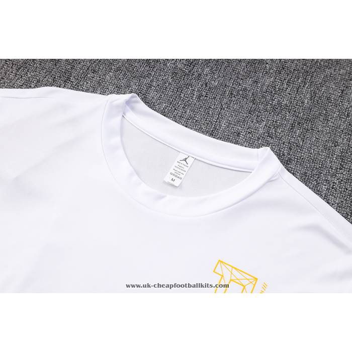 Tracksuit
 Paris Saint-Germain Jordan 2023-2024 Short Sleeve
 White
 - Shorts

